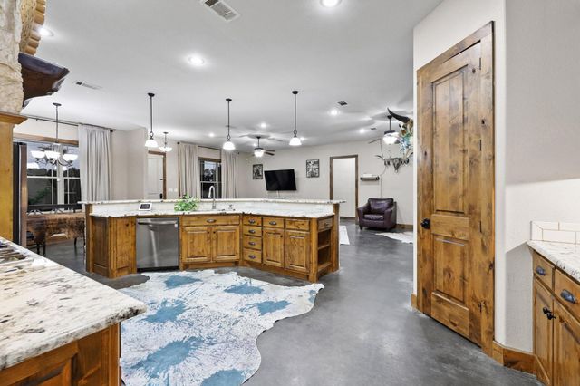 7106 County Road 4729 2, Commerce, TX 75428