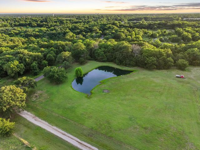 7106 County Road 4729 2, Commerce, TX 75428