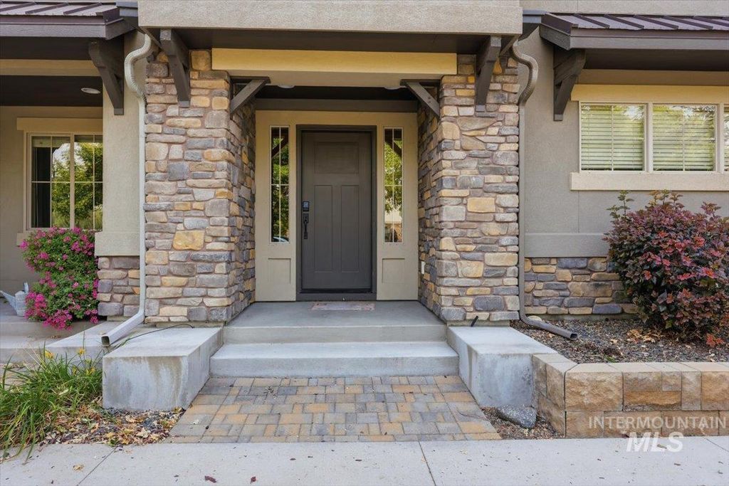 3244 E Thoroughbred Ln, Boise, ID 83716 photo 1