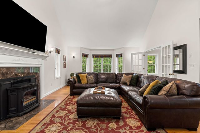 32 Hobart Hill Road, Brookline, NH 03033