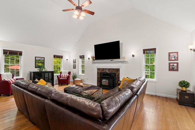 32 Hobart Hill Road, Brookline, NH 03033