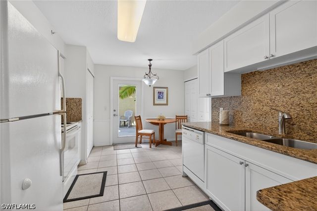 15505 Cedarwood LN 105, Naples, FL 34110