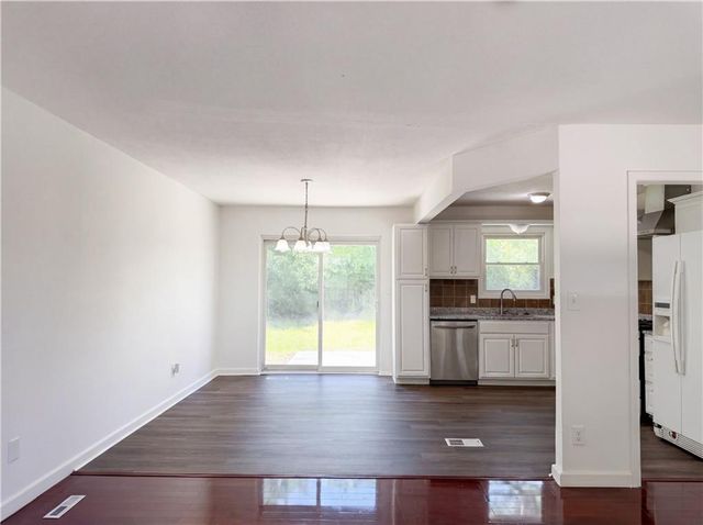 16517 E 35th Street Court, Independence, MO 64055