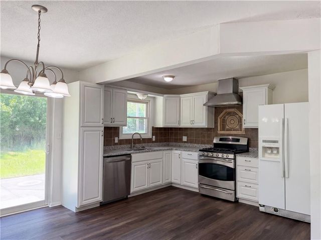 16517 E 35th Street Court, Independence, MO 64055