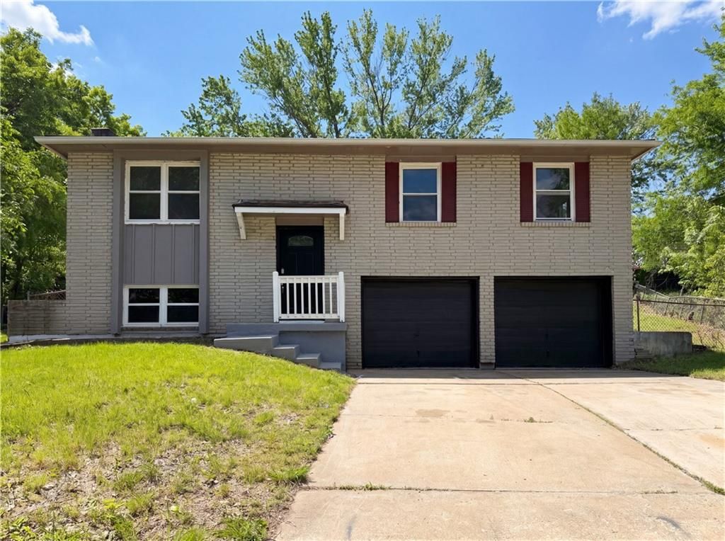 16517 E 35th Street Court, Independence, MO 64055