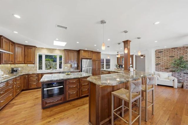 1045 Cima Dr, San Marcos, CA 92078
