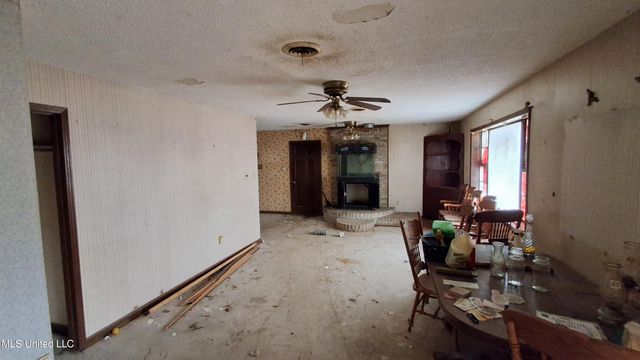 877 S Red Banks Road, Holly Springs, MS 38635