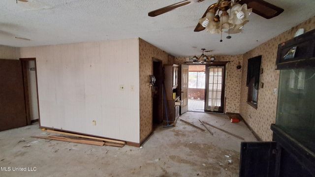 877 S Red Banks Road, Holly Springs, MS 38635