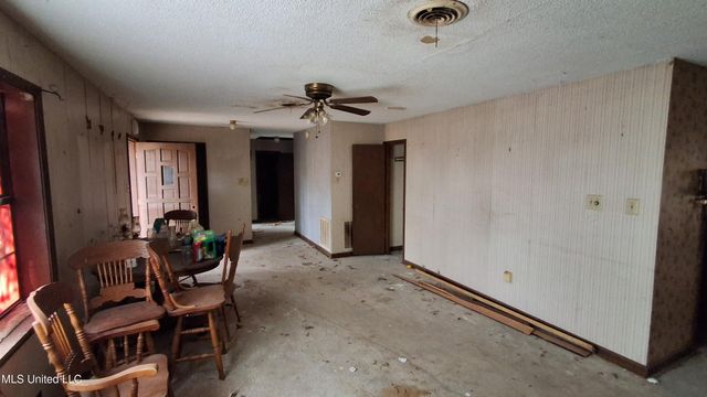 877 S Red Banks Road, Holly Springs, MS 38635