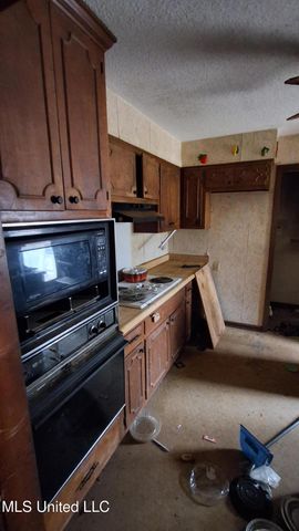 877 S Red Banks Road, Holly Springs, MS 38635