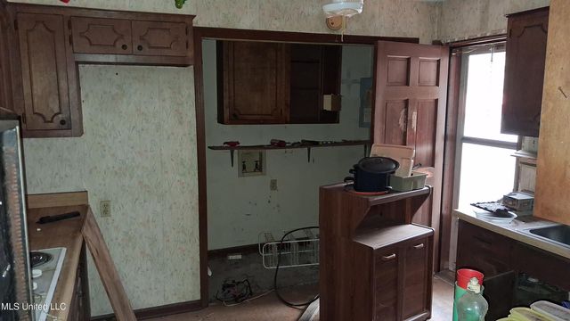 877 S Red Banks Road, Holly Springs, MS 38635