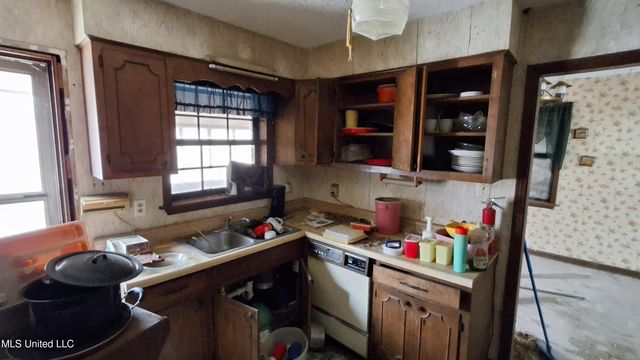 877 S Red Banks Road, Holly Springs, MS 38635