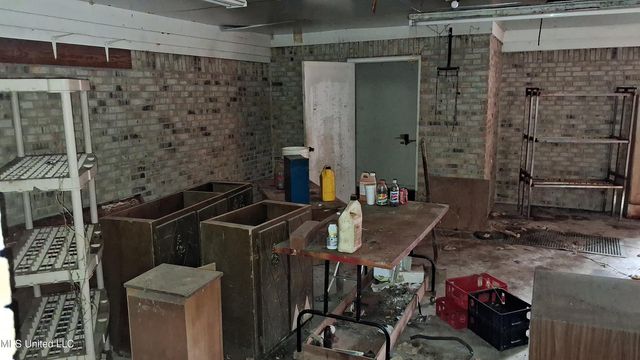 877 S Red Banks Road, Holly Springs, MS 38635