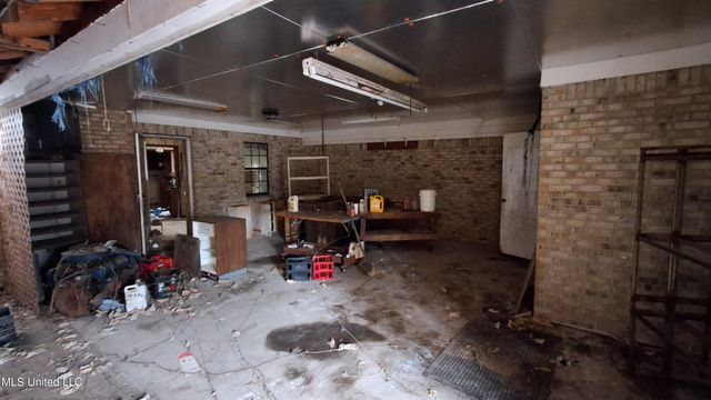 877 S Red Banks Road, Holly Springs, MS 38635