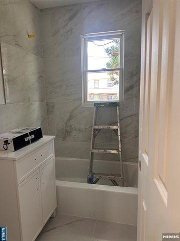 97 Echo, Elmwood Park, NJ 07407