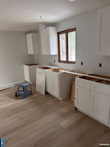 97 Echo, Elmwood Park, NJ 07407