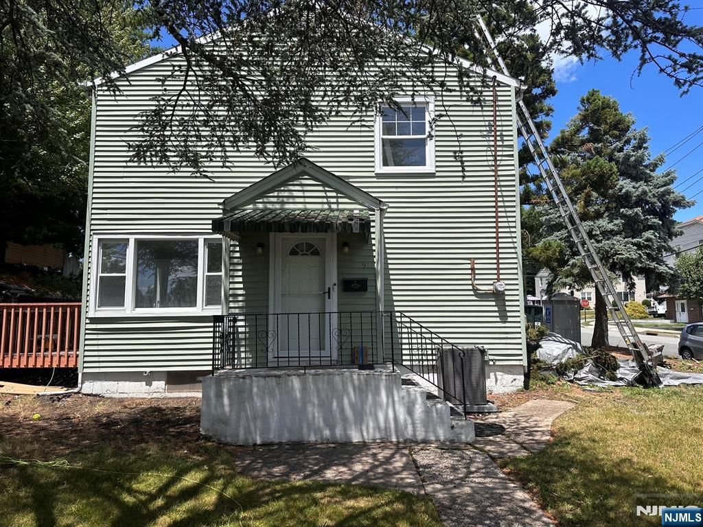 97 Echo, Elmwood Park, NJ 07407