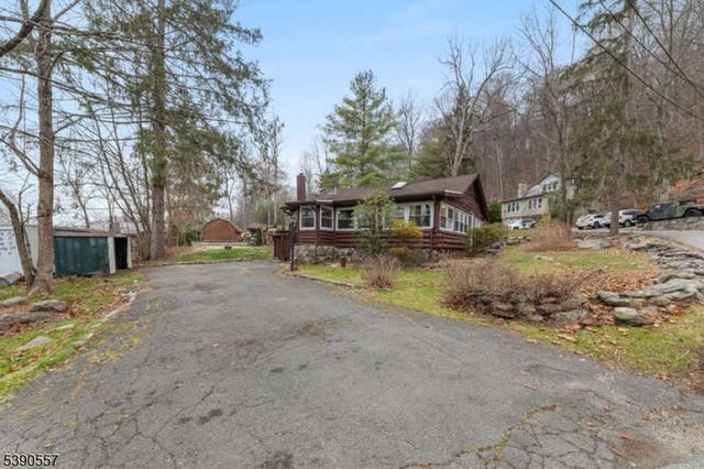 15 Cliff Rd, West Milford Twp., NJ 07480