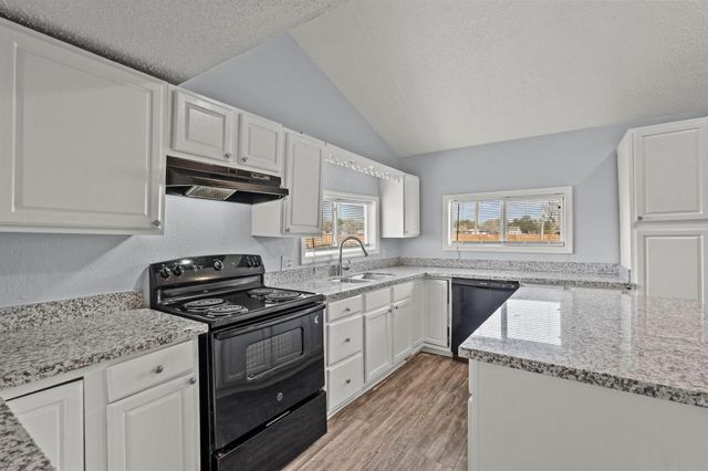 228 Orange Street, La Marque, TX 77568