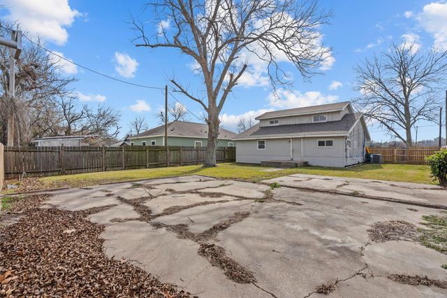 228 Orange Street, La Marque, TX 77568