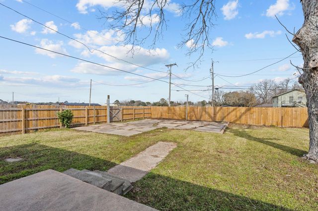228 Orange Street, La Marque, TX 77568