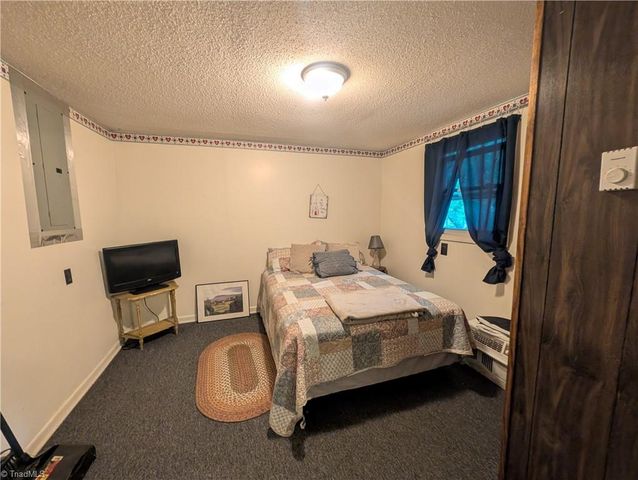 1040 Artists Way Road, Danbury, NC 27016