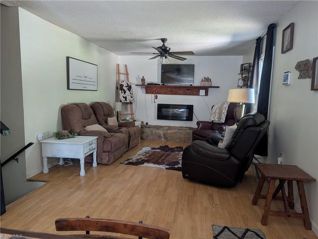 1040 Artists Way Road, Danbury, NC 27016