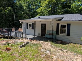 1040 Artists Way Road, Danbury, NC 27016