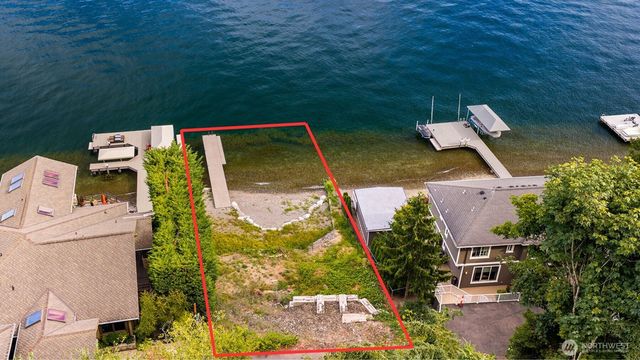 672 W Lake Sammamish Parkway NE, Bellevue, WA 98008