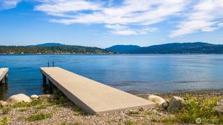 672 W Lake Sammamish Parkway NE, Bellevue, WA 98008
