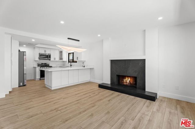 19701 Blythe Street, Los Angeles, CA 91306
