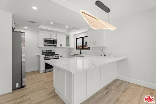 19701 Blythe Street, Los Angeles, CA 91306