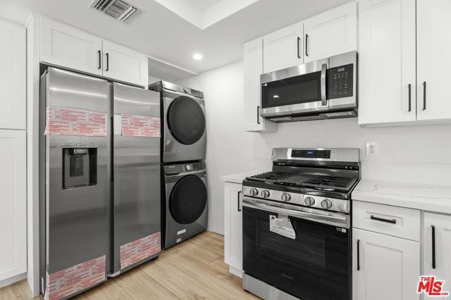 19701 Blythe Street, Los Angeles, CA 91306