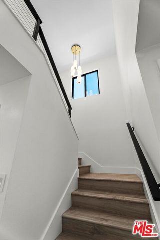 19701 Blythe Street, Los Angeles, CA 91306