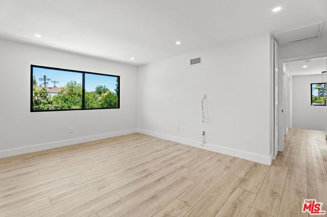19701 Blythe Street, Los Angeles, CA 91306