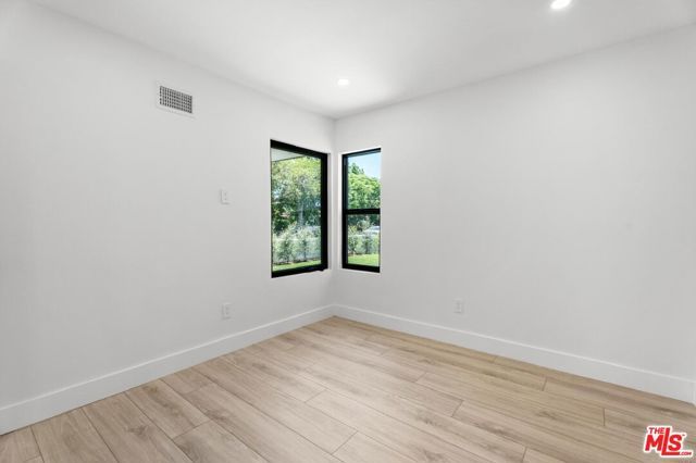 19701 Blythe Street, Los Angeles, CA 91306