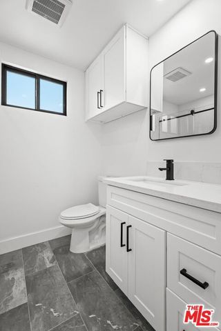 19701 Blythe Street, Los Angeles, CA 91306