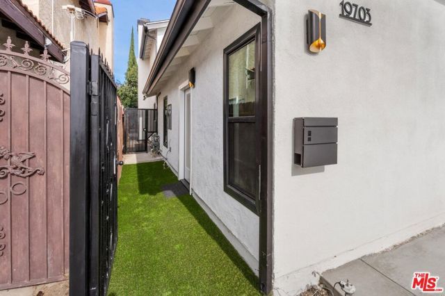 19701 Blythe Street, Los Angeles, CA 91306