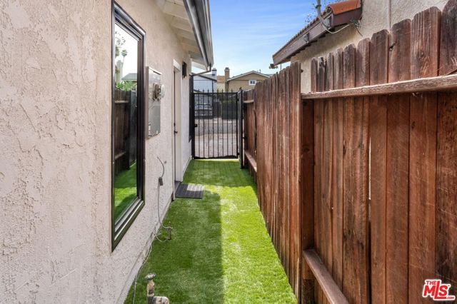 19701 Blythe Street, Los Angeles, CA 91306