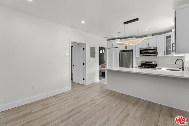 19701 Blythe Street, Los Angeles, CA 91306