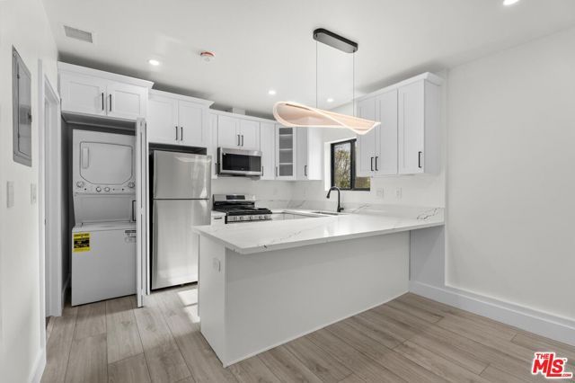 19701 Blythe Street, Los Angeles, CA 91306