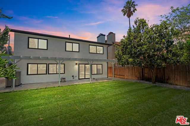 19701 Blythe Street, Los Angeles, CA 91306