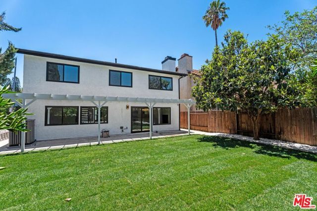 19701 Blythe Street, Los Angeles, CA 91306