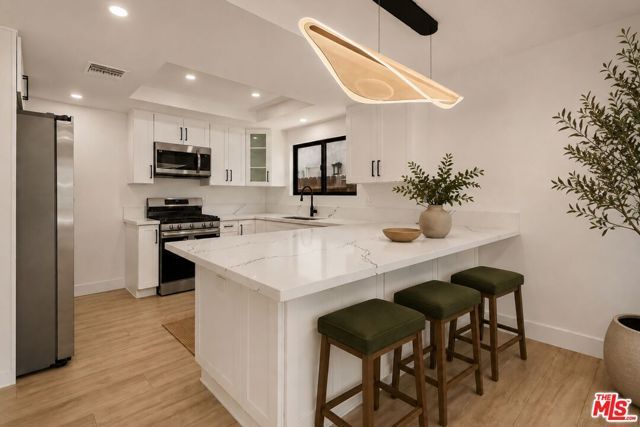 19701 Blythe Street, Los Angeles, CA 91306
