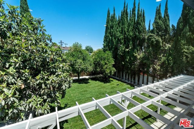 19701 Blythe Street, Los Angeles, CA 91306