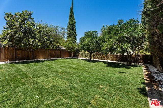 19701 Blythe Street, Los Angeles, CA 91306