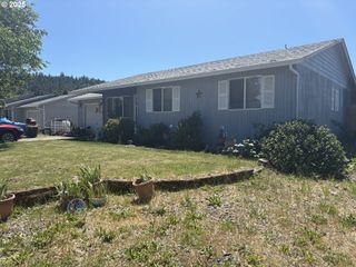 253 S Grove Ln, Sutherlin, OR 97479