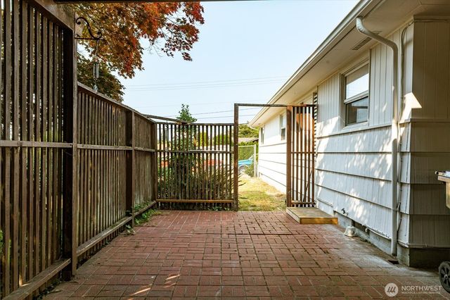 49 SE Pasek Street, Oak Harbor, WA 98277
