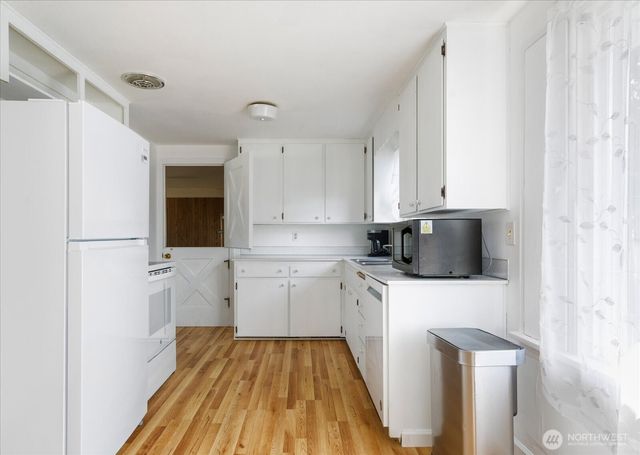 49 SE Pasek Street, Oak Harbor, WA 98277