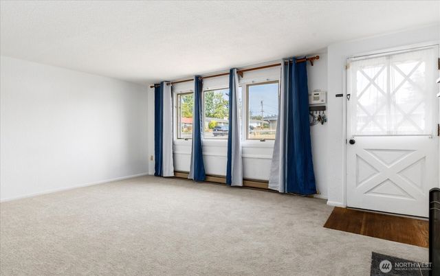 49 SE Pasek Street, Oak Harbor, WA 98277
